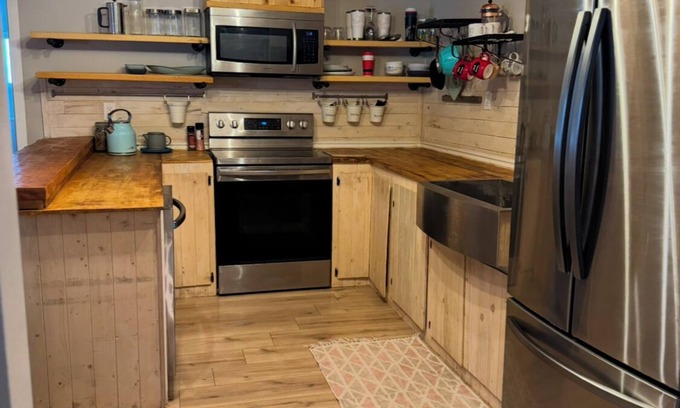 Merritt Other | Enjoy the comfort of the hobby farm, sit back with a fire, hot tub and stars