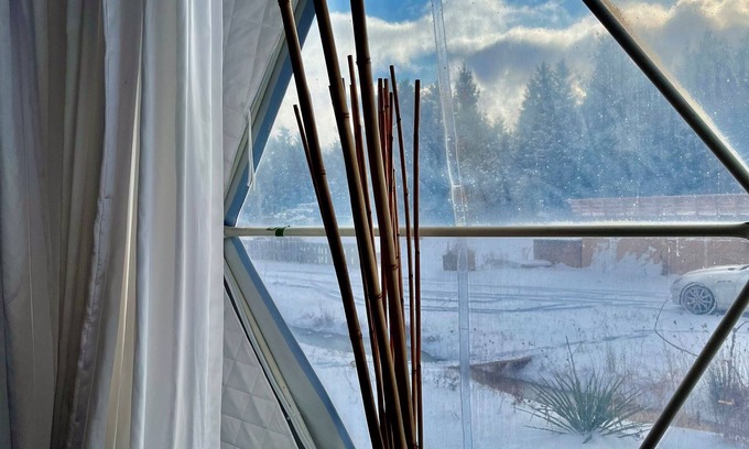 Amaranth Cabin | Enjoy the lovely setting of this romantic spot in nature.
