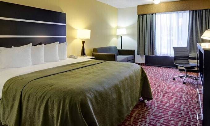 Fort Smith House | Enjoy the Modern & Elegant Designed King Room!