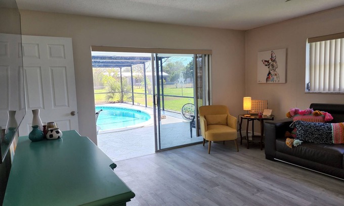 Eisenhower House | Enjoy the most beautiful sunsets by the pool *small pets welcome *child friendly