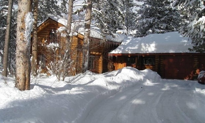 Moose Wilson Road Cabin | Enjoy the 'Old West' in Our Wonderful Log Home .nn