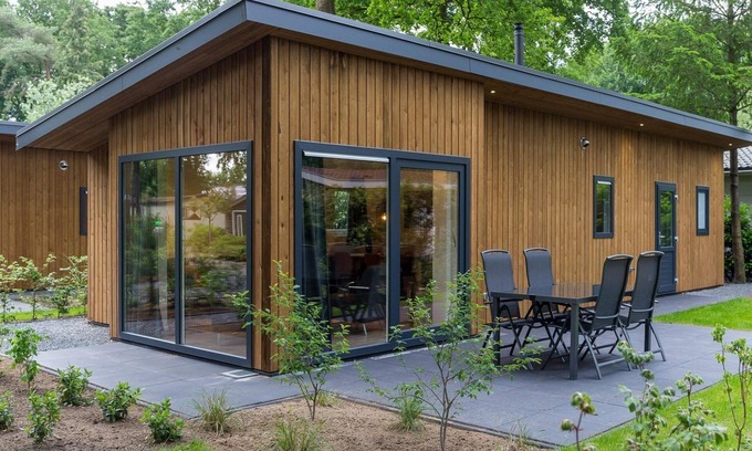 Wekerom House | Enjoy the tranquility and nature from the hot tub