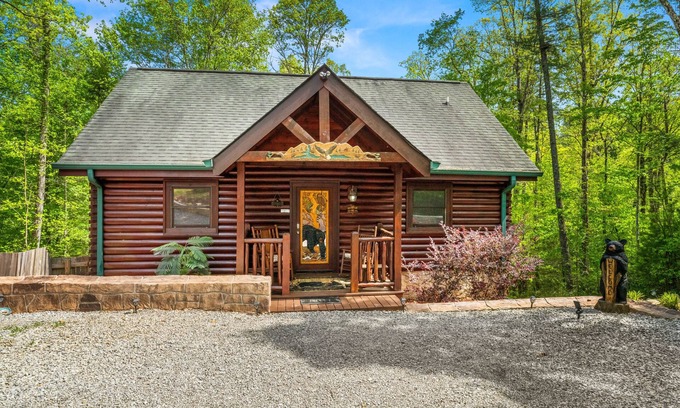 Gatlinburg - Pigeon Forge Cabin | Enjoy this Cabins Fun Stuff near the Excitement! With a quiet family experience!