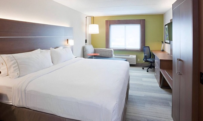 Roseville House | Enjoy Well-Furnished Retreat! Free Breakfast!