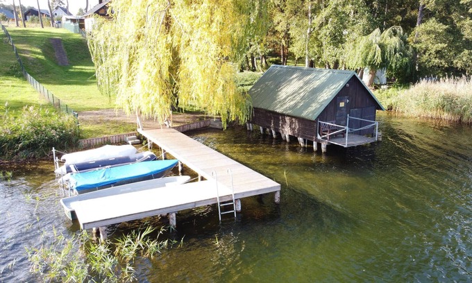 Wustrow Apartment | Enjoy your holiday at Plätlinsee in this modern and charming studio flat.