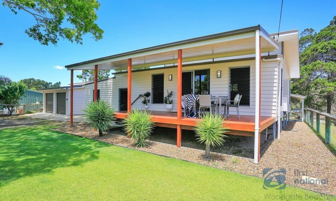 Woodgate House | Enjoy your Holiday over looking the Ocean