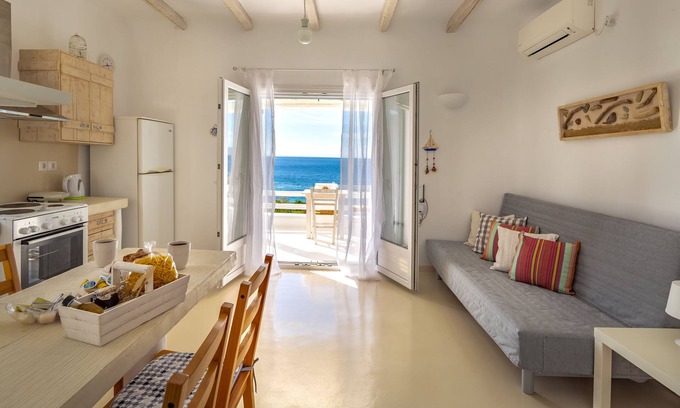 Karystos Apartment | Enjoy your stay at Karystos Villas with a wonderfull view over the sea!