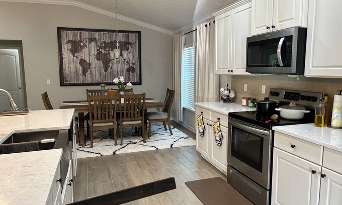 Northside House | Enjoyable 2-bedroom house with AC in Jacksonville