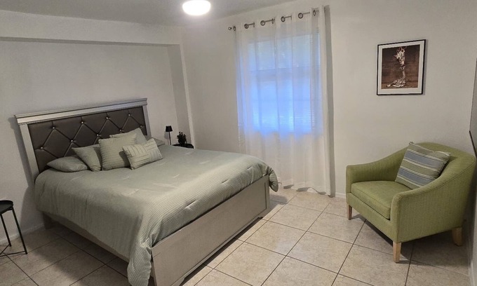 Naples House | Enjoyable 2-bedroom house with amenities that will make you feel home in Naples