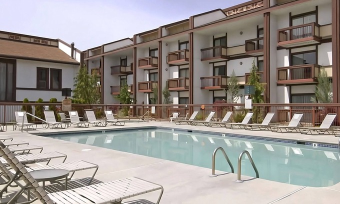 Wenatchee Resort | Enjoyable Stay! 4 Pet-friendly Units with Free Parking, Outdoor Pool!