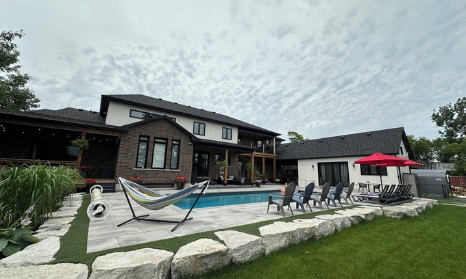Enniskillen House | Enniskillen Vacation Home Retreat!