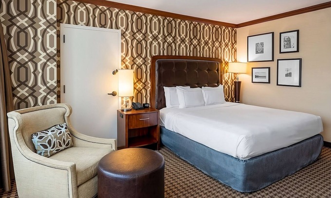 Alexandria West Hotel | Ensuring a Very Comfortable & Memorable Stay! Onsite Pool, Onsite Parking!