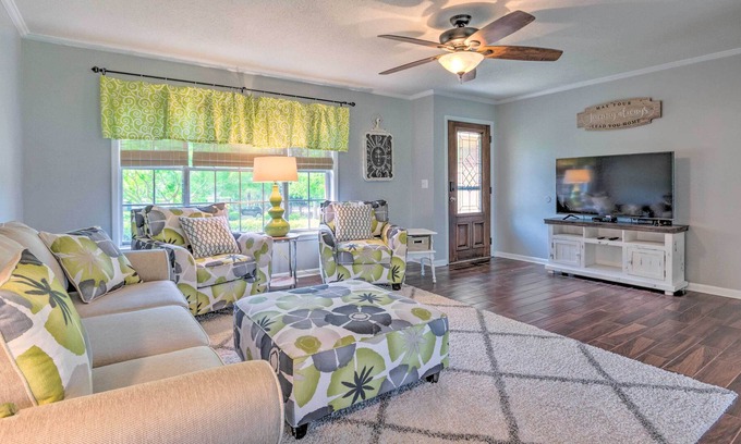 Enterprise House | Enterprise Abode Near Dining & Attractions!