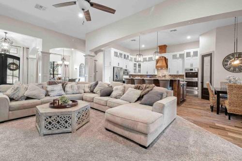 Kyle House | Entertainment Dream House