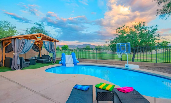 Rogers Ranch House | Entertainment Escape:Pool,Games &Views