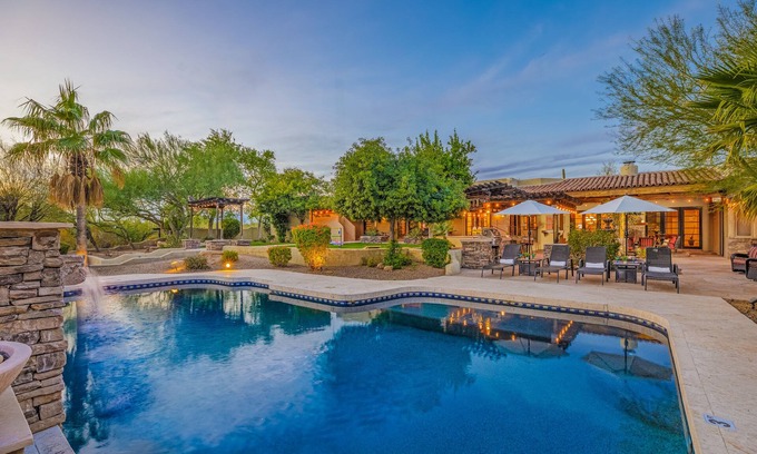 North Scottsdale House | Entertainment Galore! Heated Pool, Relaxing Spa, Putting Green, Bocce Court, BBQ