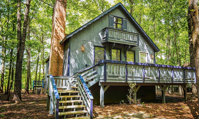 Pine Mountain Ski Chalet | Enticing chalet located less than 1 mile from the heart of Pine Mountain!