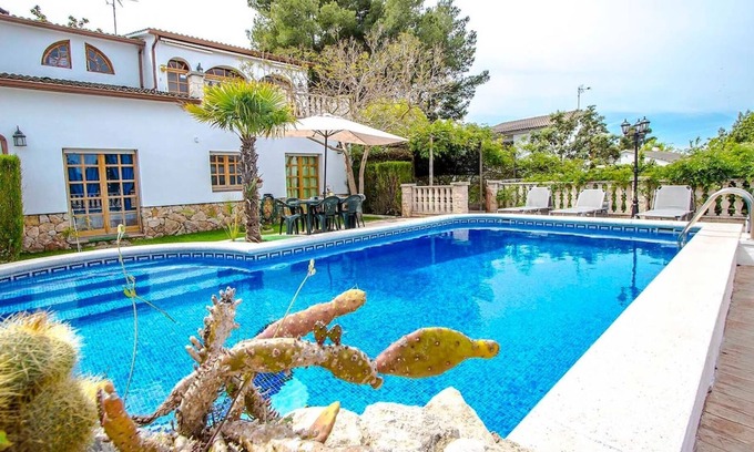 Castellet i la Gornal Villa | Enticing Elegance - 10min to Costa Dorada beaches!