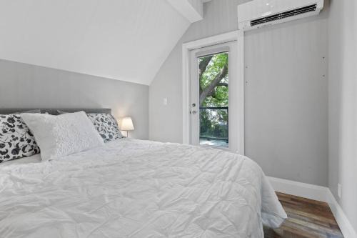 Mount Hope Huron Park House | ENTIRE 1 BEDROOM APARTMENT ACROSS FROM GOOGLE - br5