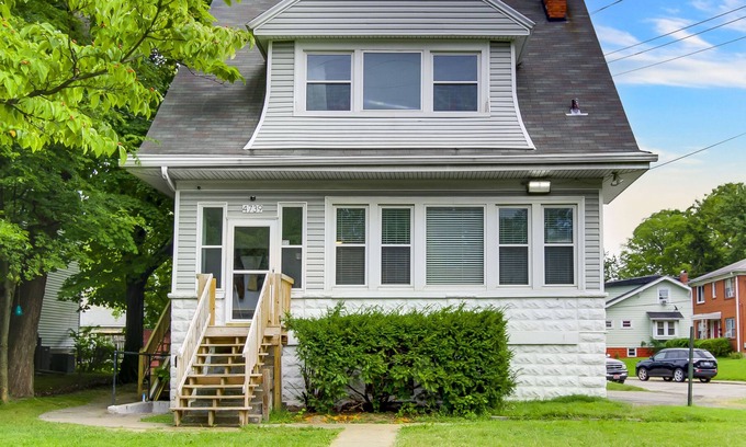 Beechmont House | Entire 2 story home w/ RV Parking
