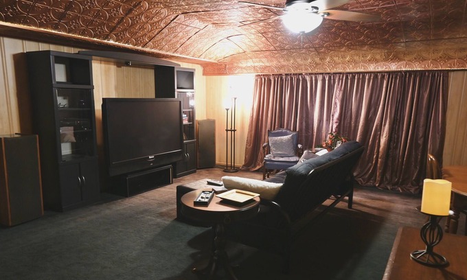 New Albany Apartment | Entire 2nd floor loft with private entrance