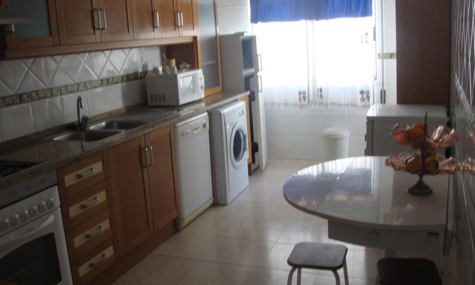 Samouco Apartment | Entire 3 Bedroom Apartment + Private WC 15min to Lisbon by car.n* Daily fee p/p
