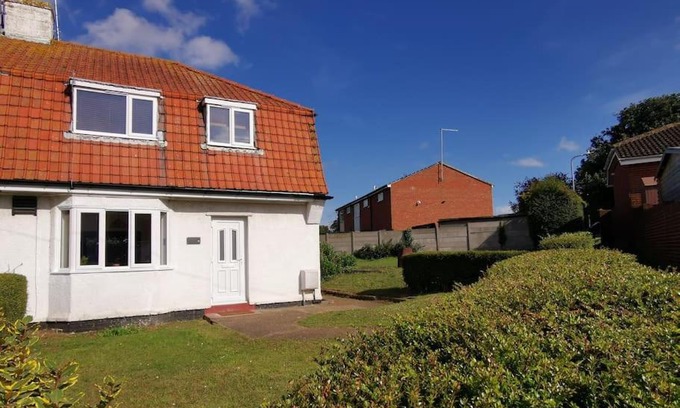 Ramsgate House | Entire 3 bedroom house 5 minutes from the beach