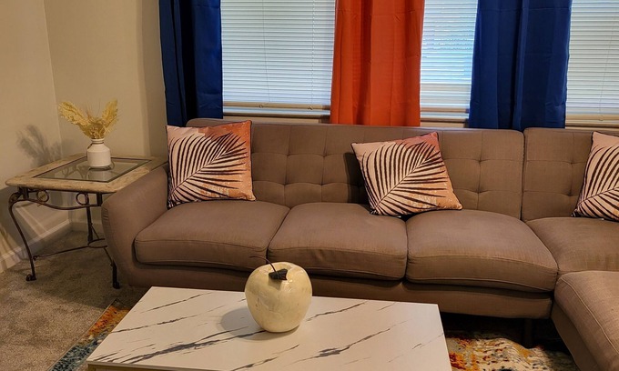 Old North Columbus House | Entire 3bedroom 2BA unit AC, wi-fi, free Driveway parking, Washer and dryer, OSU