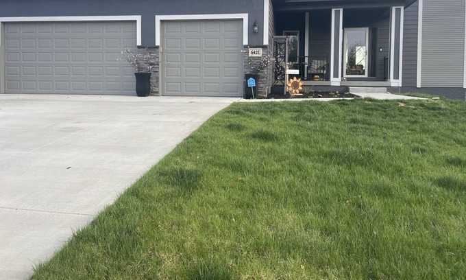 Omaha House | Entire 4 bed 3.5 bath new construction home with jacuzzi tub!