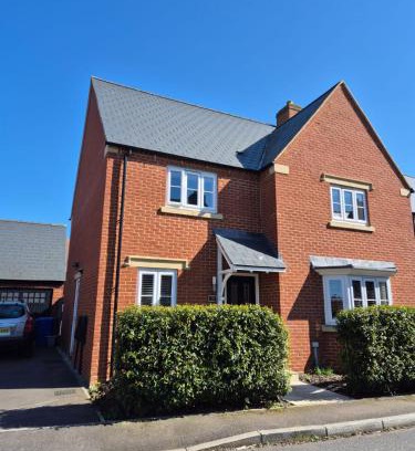 Brackley House | Entire 4 Bed House for Silverstone F1