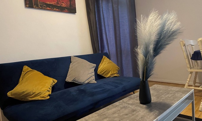 Canterbury Apartment | Entire Apartment Canterbury Centre - Free Parking