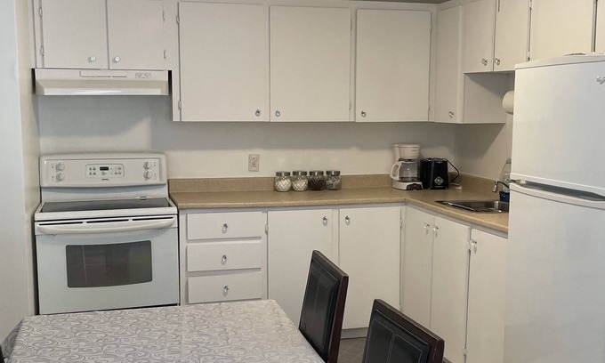 Hull Apartment | Entire Apartment. Few minutes away from downtown Ottawa.