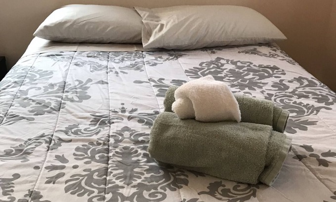 Queens Apartment | Entire Apartment W Balcony 5 min from LGA