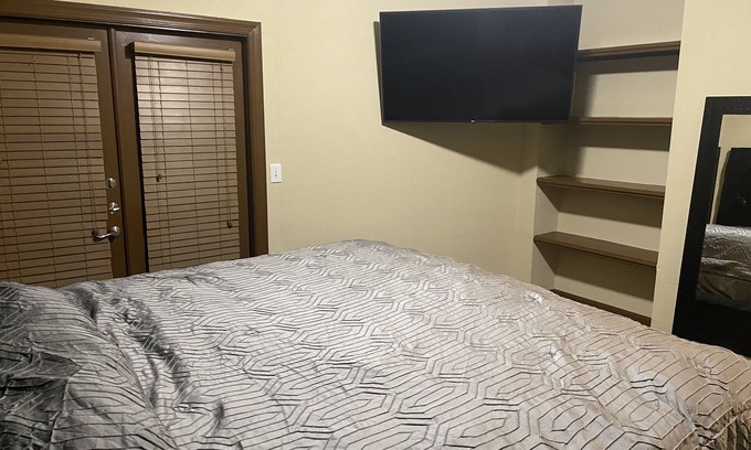 Houston Apartment | Entire Apt 1br w/private balcony SouthWest Houston