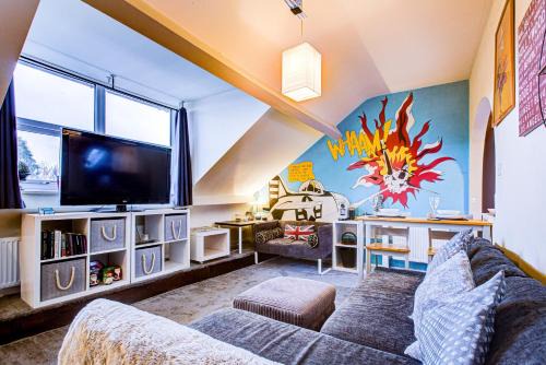 Westcliff-on-Sea Apartment | Entire artistic open-apartment