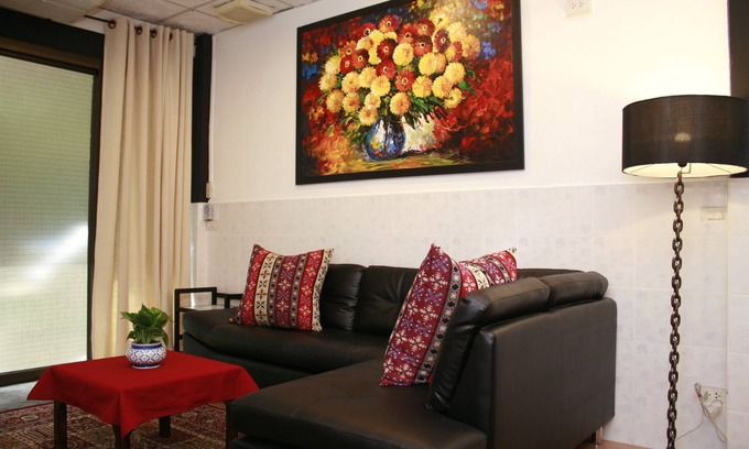 Thung Maha Mek House | Entire Big House Close to Silom/Siam/Sukhumvit