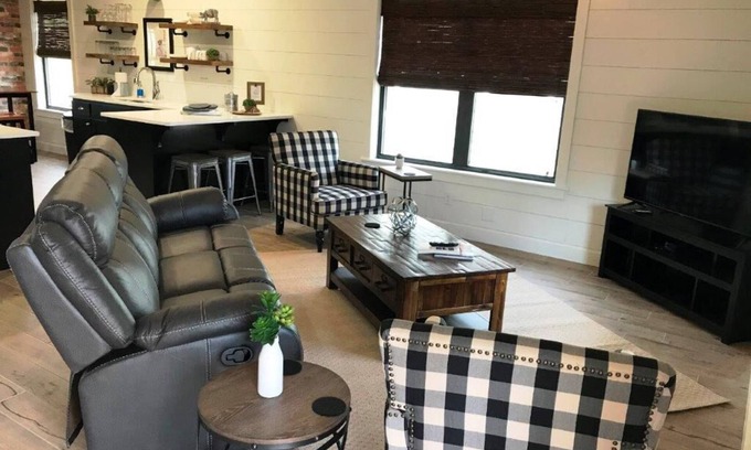 Bella Vista House | Entire Back 40 Bungalow 2bd 2ba Sleeps 4