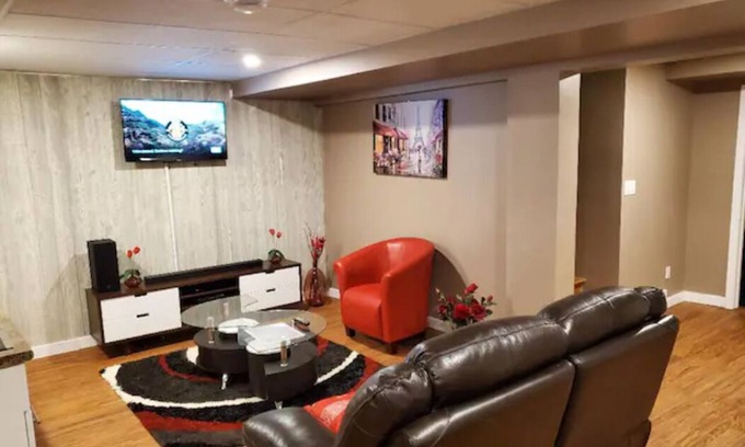 Transcona Bed & Breakfast | Entire Basement Apt.-3 mins Drive to Regent Avenue