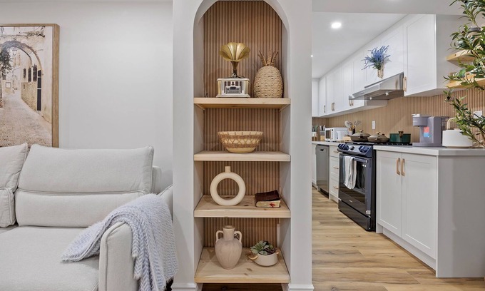 Hamilton Apartment | Entire Basement Unit, separate side entrance. 14 minutes to the beach. Hamilton
