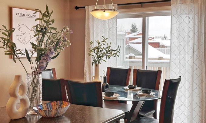 Northwest Edmonton House | Entire Beautiful and Cozy Home in Northwest of Edmonton