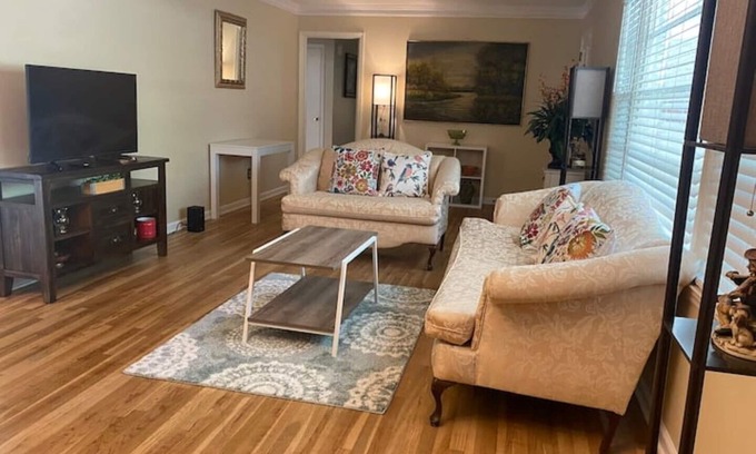 Valdosta House | Entire Beautiful Home 3 Bedroom & 2 Bath