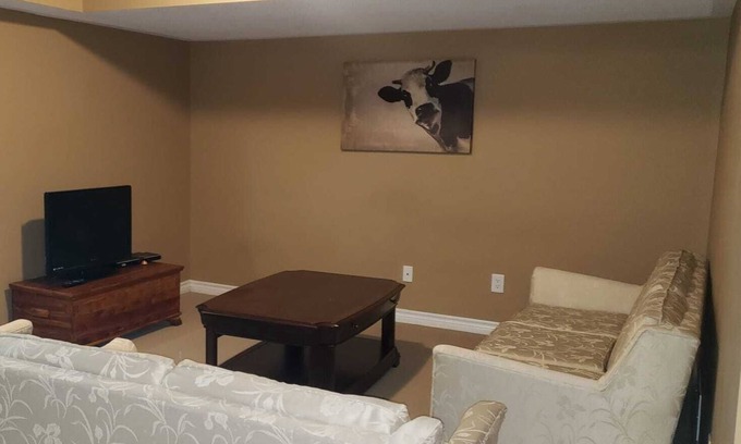 Leitrim House | Entire Beautiful house in ottawa