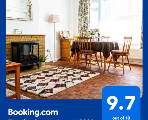 Littlehampton House | Entire Bungalow between Sea and National Park