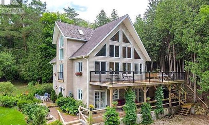Flesherton House | Entire Chalet Near Eugenia Falls