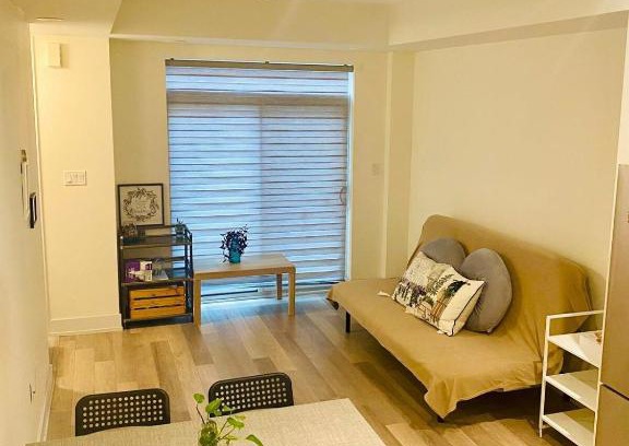 Willowdale Apartment | Entire condo 2 bedroom Budget Stay Walk to Subway
