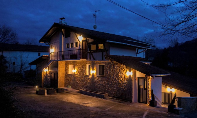 Oiartzun House | Entire coutry house for 16-24 in the basque coast - 15 min to San Sebastián