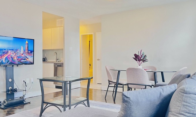 Fairbank Apartment | Entire Cozy Apartment In York