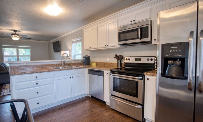 Denison House | Entire cozy house in Denison, TX near Oklahoma border! Comfy beds, full kitchen
