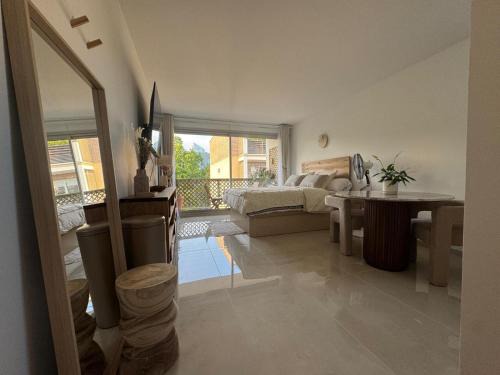 Plateau - Mont-Valerien Apartment | Entire Cozy Studio Walk to La Défense Arena