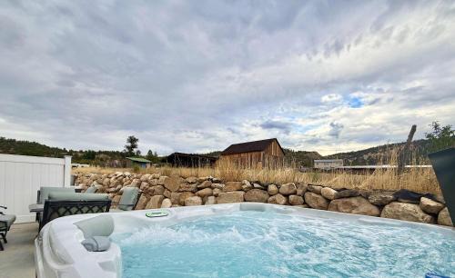 Glendale House | Entire Duplex near Zion with 2 hot tubs sleeps 9
